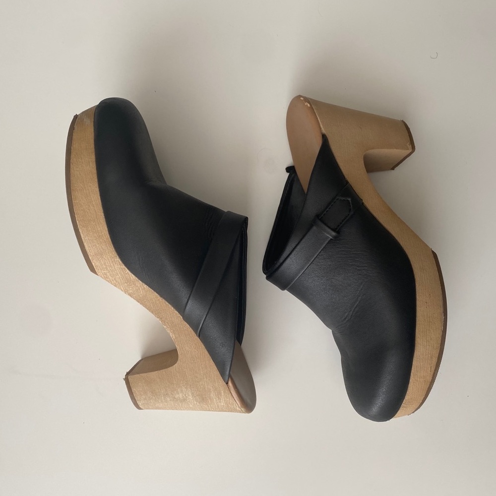 Old Navy Black Mule Clogs with heel